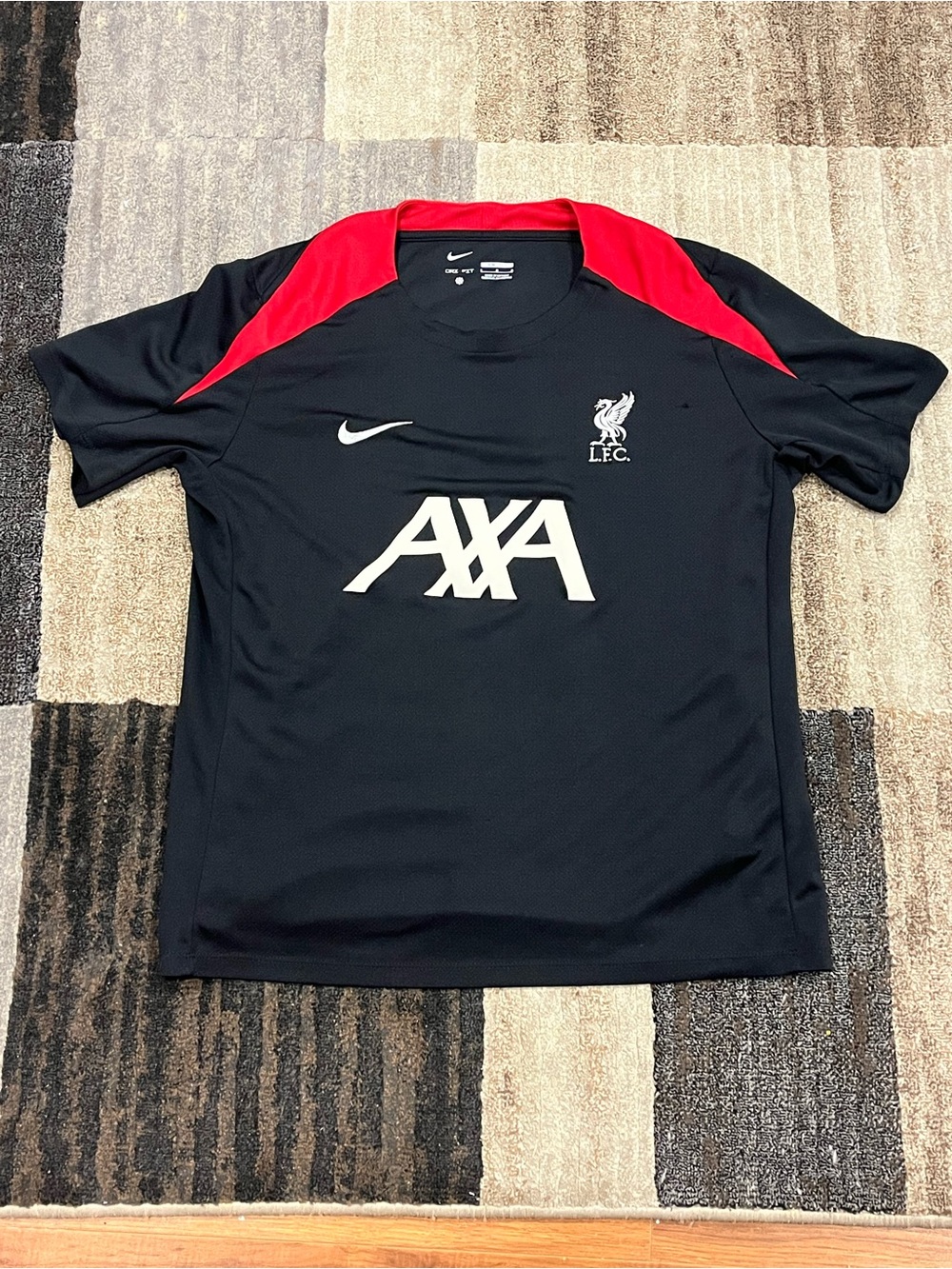 Liverpool FC Nike Dri-FIT -  Size LARGE SLIM FIT - English Soccer Jersey